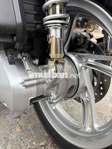 SH 125 abs đăng kí 7/2025 còn thơm mùi xe mới.