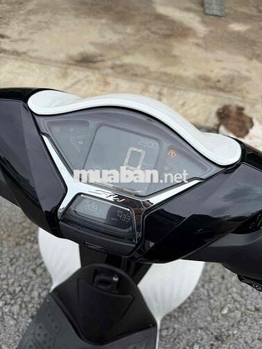 SH 125 abs đăng kí 7/2025 còn thơm mùi xe mới.