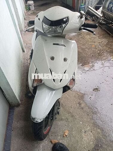 Xe Honda lead , xe chạy êm, ko hao xăng.