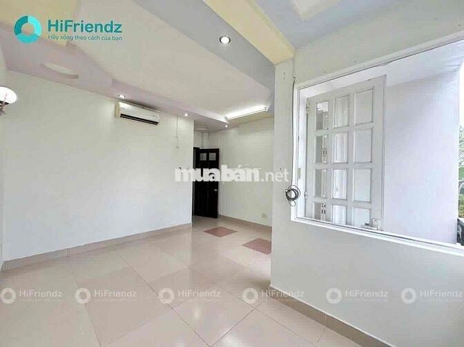 PHÒNG BAN CÔNG CÓ SẴN MÁY LẠNH, KỆ BẾP, PHÙ HỢP HSSV, NẰM GẦN UEH N B