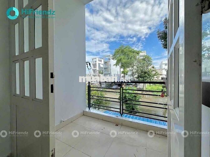 PHÒNG BAN CÔNG CÓ SẴN MÁY LẠNH, KỆ BẾP, PHÙ HỢP HSSV, NẰM GẦN UEH N B