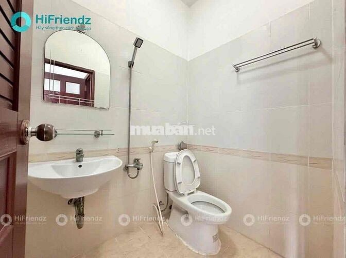 PHÒNG BAN CÔNG CÓ SẴN MÁY LẠNH, KỆ BẾP, PHÙ HỢP HSSV, NẰM GẦN UEH N B