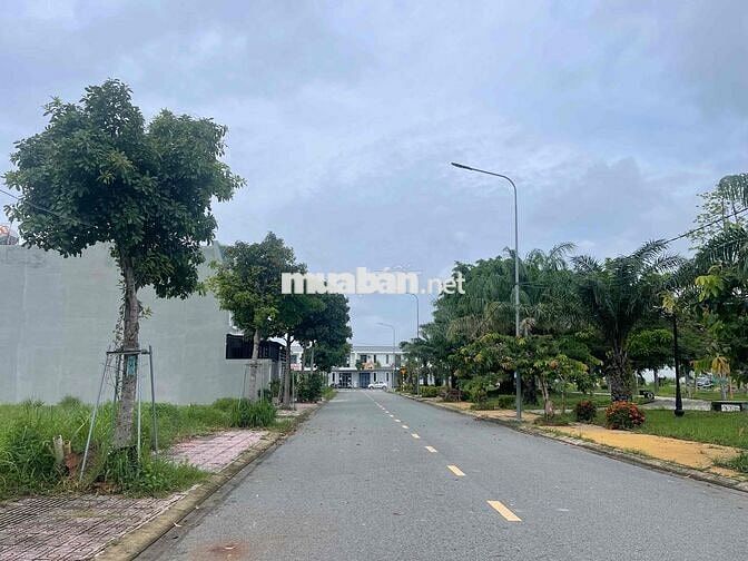 Bán gấp lô VIP A4 đường N2 Mega city chỉ 1,1 tỷ bao phí