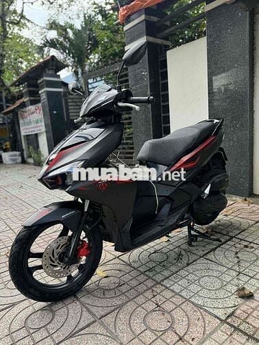 Phiên bản đặc biệt ngay chủ bao ký giấy tờ