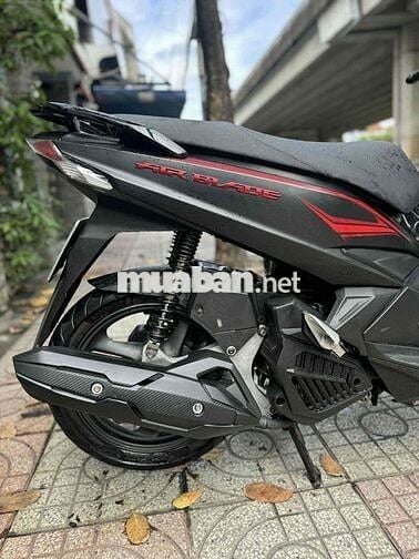 Phiên bản đặc biệt ngay chủ bao ký giấy tờ