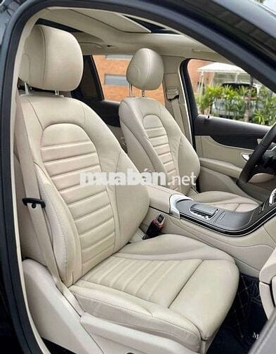 Glc300 2021 300 4MATIC - 23868 miles đen kem