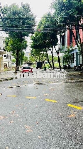 nhà MT gần biển  đường DŨNG SĨ THANH KHÊ sau lưng đường Ng Tất Thành