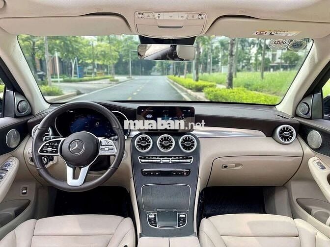 Glc300 2021 300 4MATIC - 23868 miles đen kem