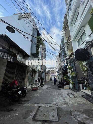 Căn hộ-55m2- có ban công- đủ tiện nghi- phòng tắm rộng