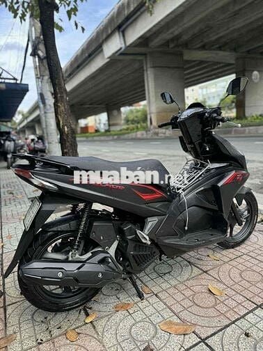 Phiên bản đặc biệt ngay chủ bao ký giấy tờ