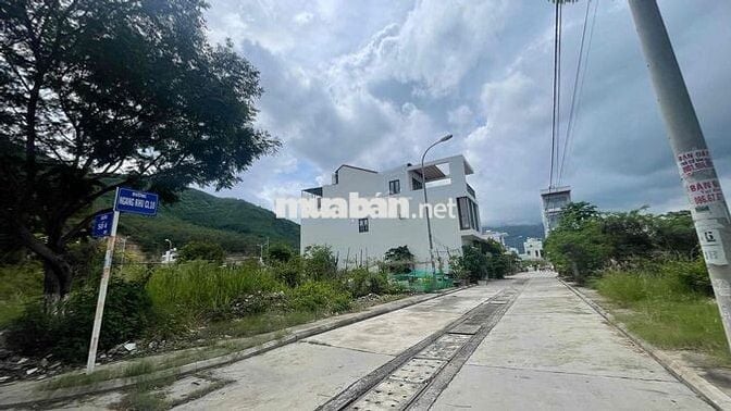 Lô Góc 2 Mặt Tiền TĐC Hòn Rớ 2 Phước Đồng Cách Sông 50m Sổ Đỏ Riêng