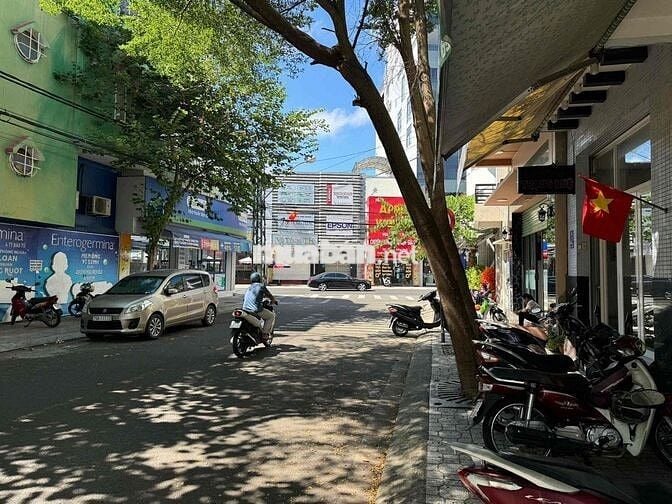 Nhà 5 Tầng Hoàn Công Đầy Đủ Đường Bà Triệu Nha Trang Có Thang Máy