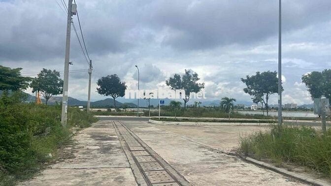 Lô Góc 2 Mặt Tiền TĐC Hòn Rớ 2 Phước Đồng Cách Sông 50m Sổ Đỏ Riêng