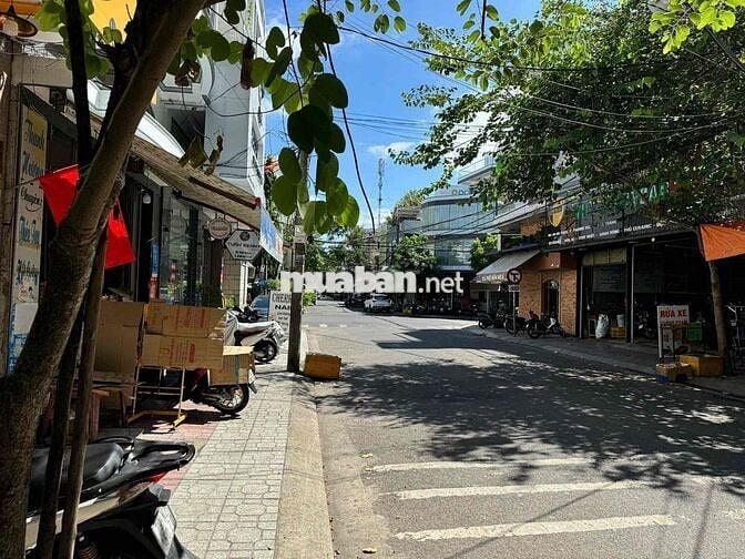 Nhà 5 Tầng Hoàn Công Đầy Đủ Đường Bà Triệu Nha Trang Có Thang Máy