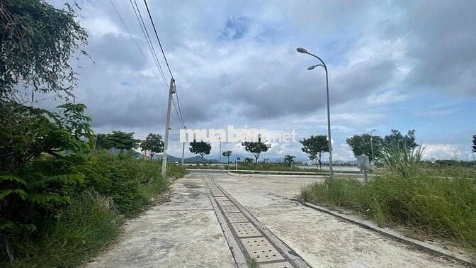 Lô Góc 2 Mặt Tiền TĐC Hòn Rớ 2 Phước Đồng Cách Sông 50m Sổ Đỏ Riêng