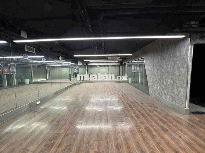 TOÀ NHÀ ĐẸP QUẬN 3 - 10x20 có 8 Tầng, sàn suốt nhà đẹp kinh doanh tự d