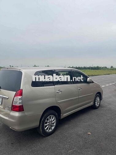 Gđ cần bán innova