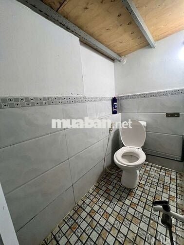 Cách trường Văn Hiến 500 m giờ tự do wc riêng, gần nhà xe Chín Nghĩa
