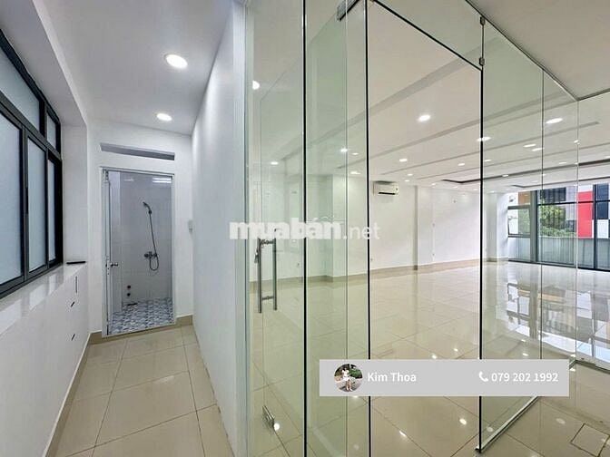 Văn phòng 55m2 ở Vạn Phúc, t.gian tự do, có t.máy máy lạnh. Giá 12 tr