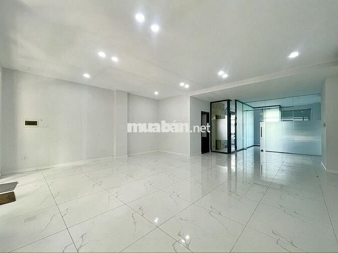 Tầng trệt 7x22m (100m2) sẵn 1 phòng, có máy lạnh, hầm . Giá rẻ 16 tr