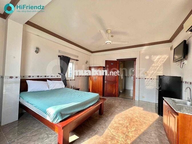 Căn hộ dịch vụ cao cấp giá rẻ có ban công gần cầu Tân Thuận