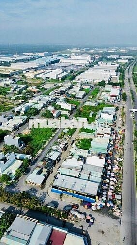 Bán nền đất sổ riêng xây dựng tư do ngay mặt tiền chợ Long Hậu