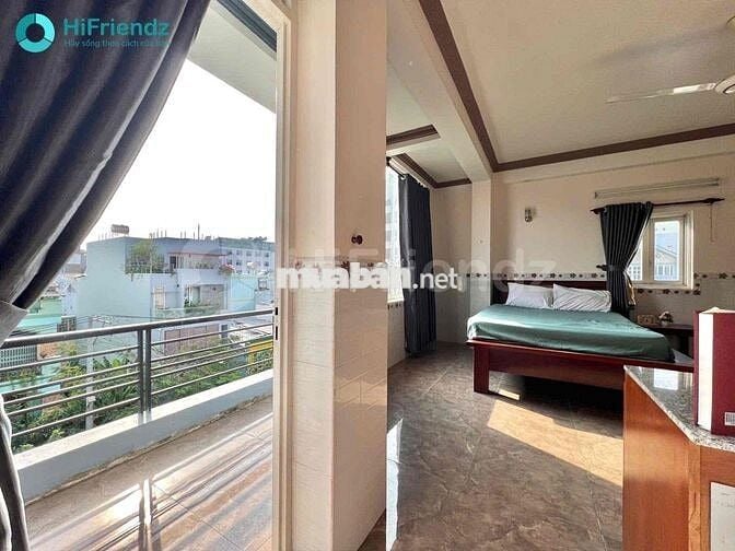 Căn hộ dịch vụ cao cấp giá rẻ có ban công gần cầu Tân Thuận