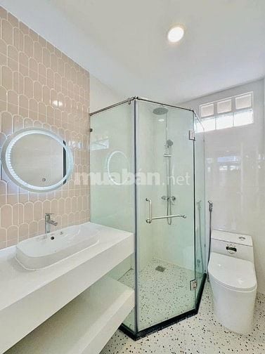 Nhà đẹp giá rẻ! 42m2 Nguyễn Thiện Thuật, P1, Q3, Sổ hồng riêng, hẻm 5m