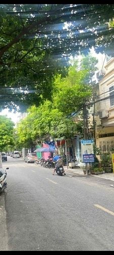 Chính chủ bán nhà mặt phố gần đèn đỏ Văn Phú, 35m2, MT 5m, 6,5 tầng