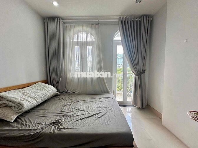 cho thuê căn hộ studio cửa sổ ban công thoáng gần Bùi Viện, Metro