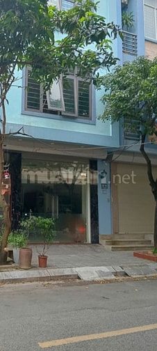 Chính chủ bán nhà mặt phố gần đèn đỏ Văn Phú, 35m2, MT 5m, 6,5 tầng