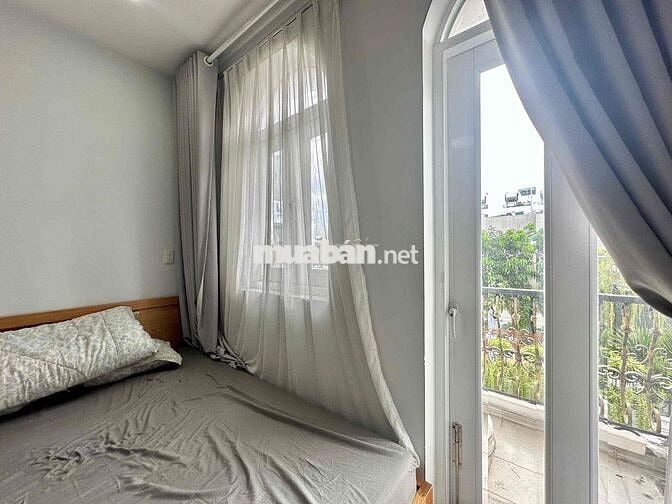 cho thuê căn hộ studio cửa sổ ban công thoáng gần Bùi Viện, Metro