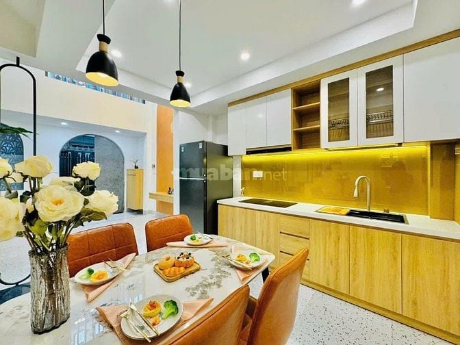 Nhà đẹp giá rẻ! 42m2 Nguyễn Thiện Thuật, P1, Q3, Sổ hồng riêng, hẻm 5m