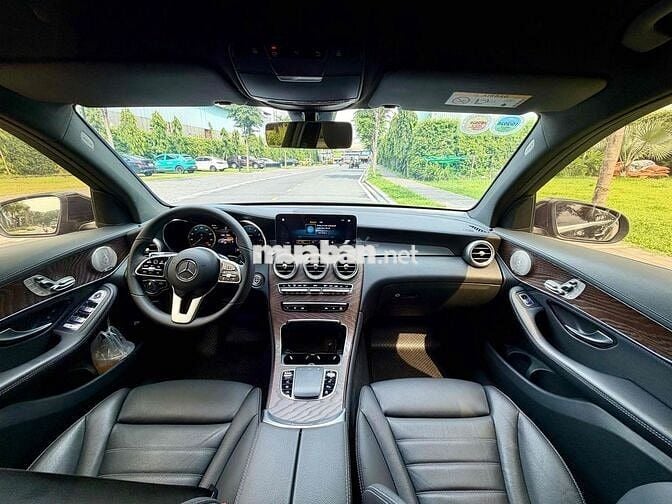 Mercedes Benz GLC model 2022 đen/đen siêu mới