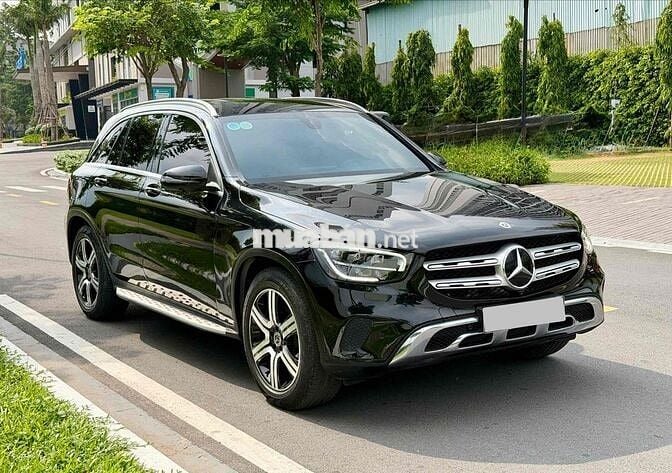 Mercedes Benz GLC model 2022 đen/đen siêu mới