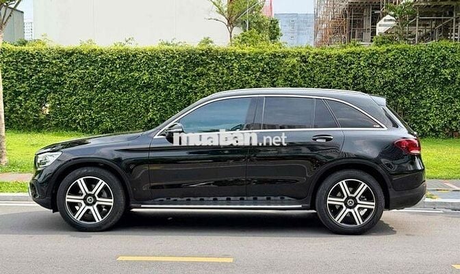 Mercedes Benz GLC model 2022 đen/đen siêu mới