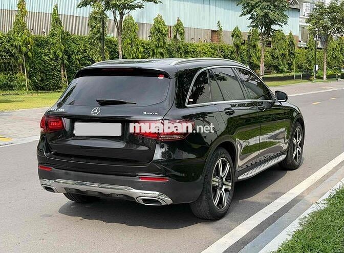Mercedes Benz GLC model 2022 đen/đen siêu mới