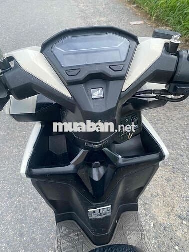 Cần bán vario 125 xe còn đẹp vỏ đầu theo xe máy êm