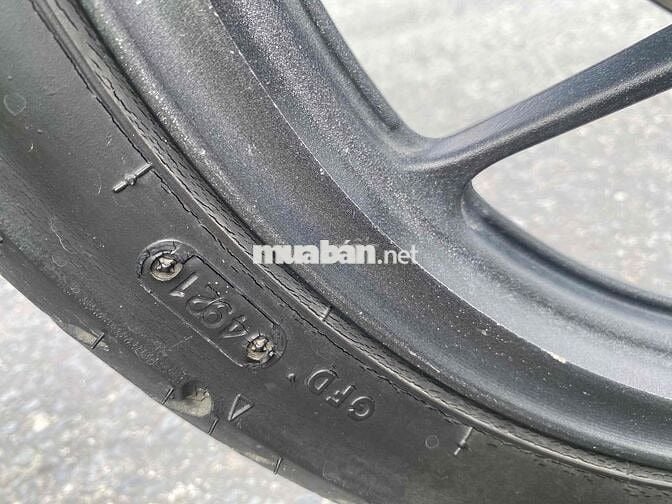 Cần bán vario 125 xe còn đẹp vỏ đầu theo xe máy êm