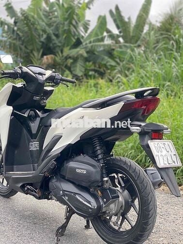 Cần bán vario 125 xe còn đẹp vỏ đầu theo xe máy êm