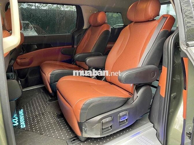 Carnival Premium 7 ghế 2024