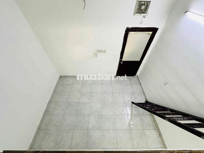 PHÒNG TRỌ CÓ GÁC CAO 2M NGAY ĐẦM SEN - LUỸ BÁN BÍCH - CÓ THỂ Ở LIỀN🎉