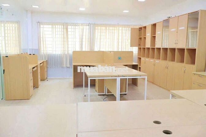 Cho thuê toà nhà văn phòng 10x20 sát Tên Lửa