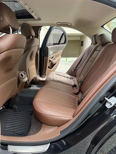 Mercedes Benz E250 siêu lướt, sản xuất 2016 màu đen, chạy 36.000km