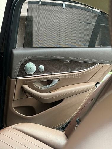 Mercedes Benz E250 siêu lướt, sản xuất 2016 màu đen, chạy 36.000km