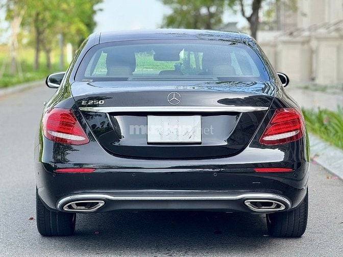 Mercedes Benz E250 siêu lướt, sản xuất 2016 màu đen, chạy 36.000km