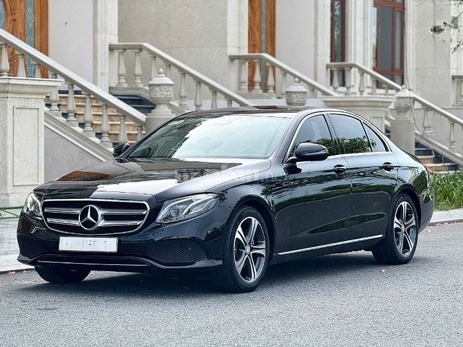 Mercedes Benz E250 siêu lướt, sản xuất 2016 màu đen, chạy 36.000km