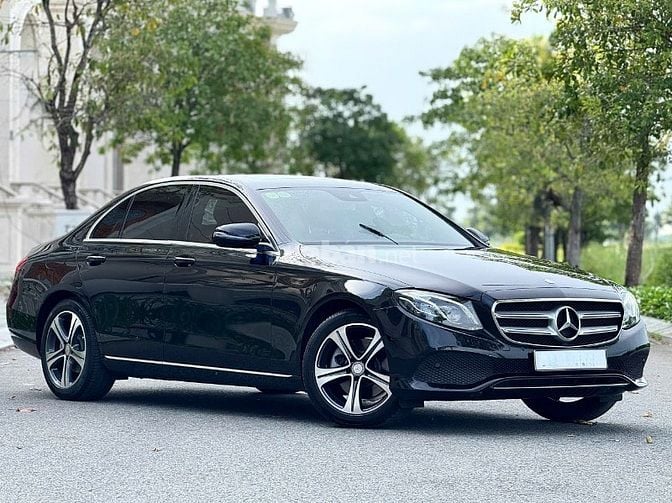Mercedes Benz E250 siêu lướt, sản xuất 2016 màu đen, chạy 36.000km
