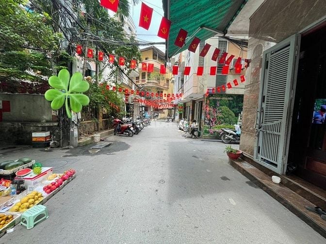 Phố Cầu Giấy – 139 m2 – 3 Tầng – Mặt Tiền 8.6 m – Giá 40.8 Tỷ. 💥