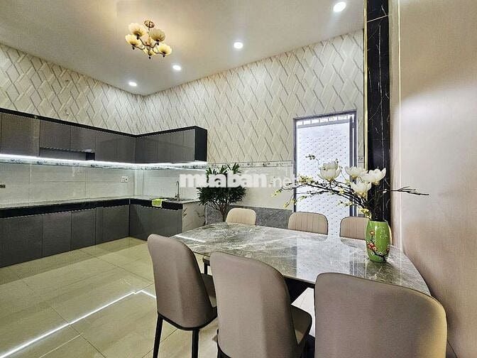 Nhà đẹp 2 lầu 1 sec ngắn hẻm xe hơi